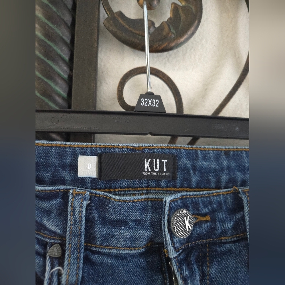 Kut From The Kloth Rachel Ripped Raw Hem Mom Jeans - Picture 5 of 10